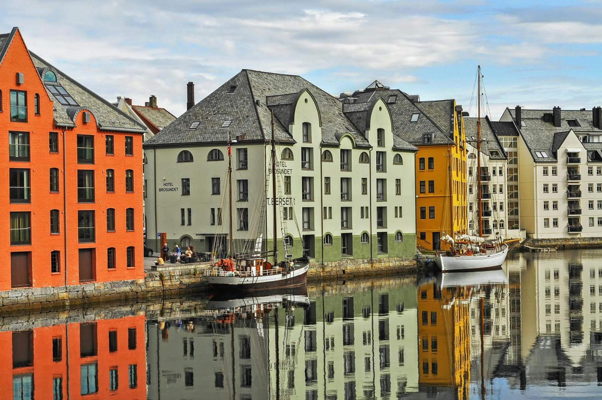 Unik Leilighet I Alesund Sentrum Buitenkant foto